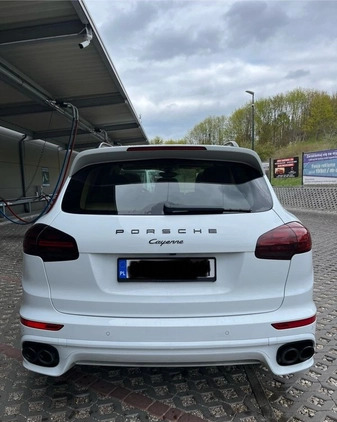 Porsche Cayenne cena 229000 przebieg: 175000, rok produkcji 2017 z Gdańsk małe 781